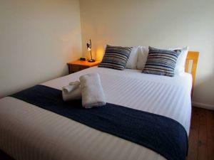 Club Yamba Luxury Hilltop Villas - Hotel Accommodation